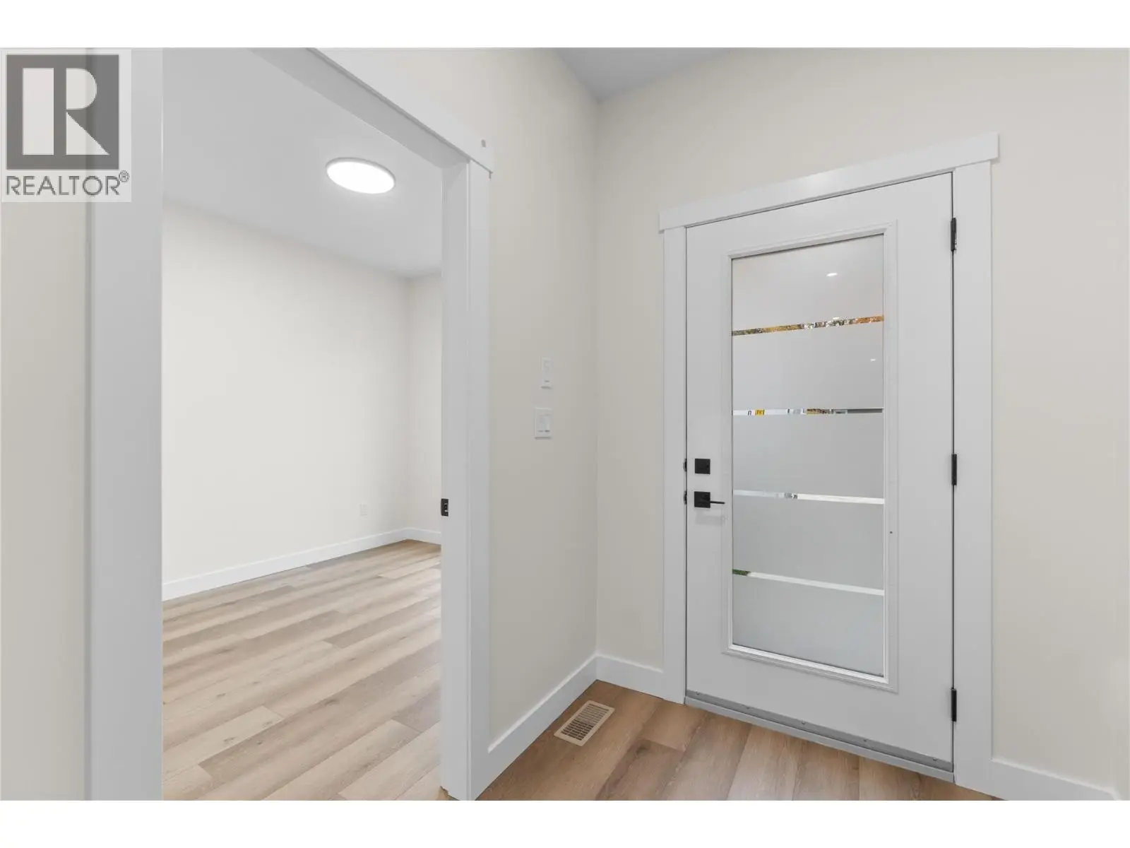 231 20 Street Ne Unit# 10. Salmon Arm, British Columbia