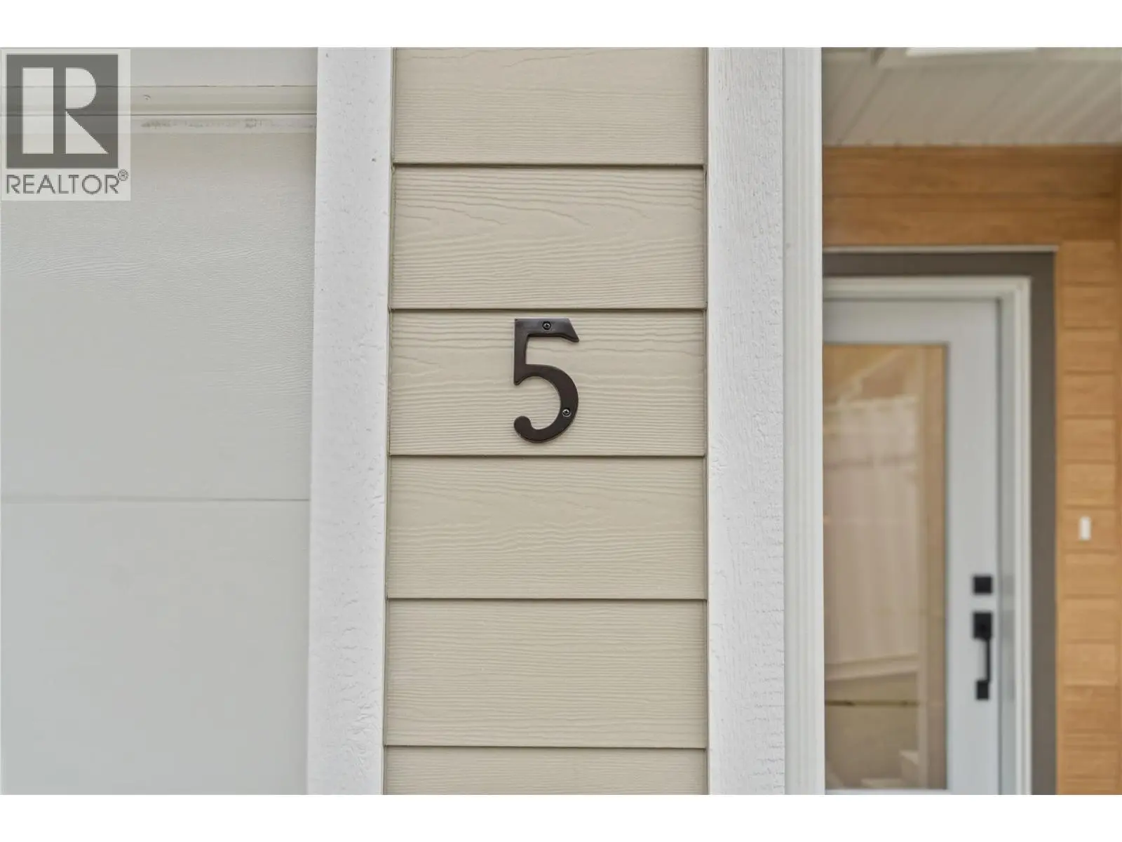 231 20 Street Ne Unit# 10. Salmon Arm, British Columbia