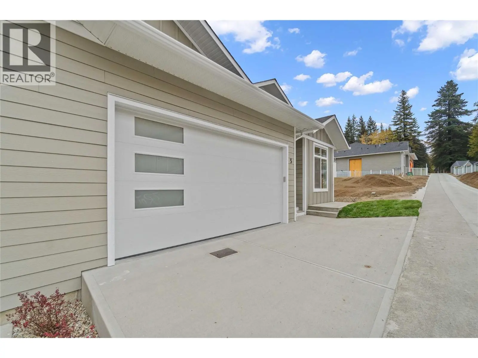 231 20 Street Ne Unit# 10. Salmon Arm, British Columbia