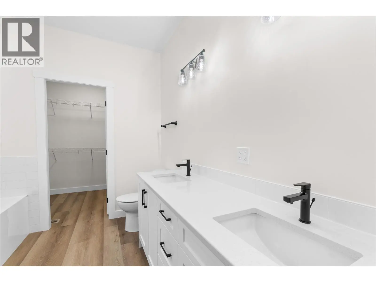 231 20 Street Ne Unit# 10. Salmon Arm, British Columbia