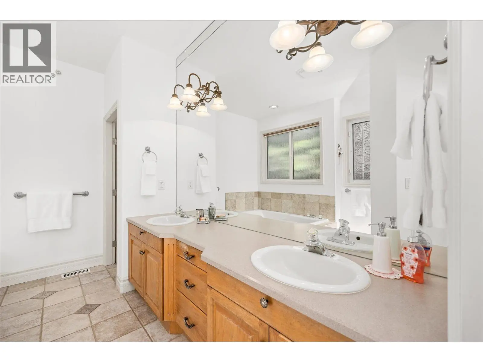 6157 Gillam Crescent. Peachland, British Columbia