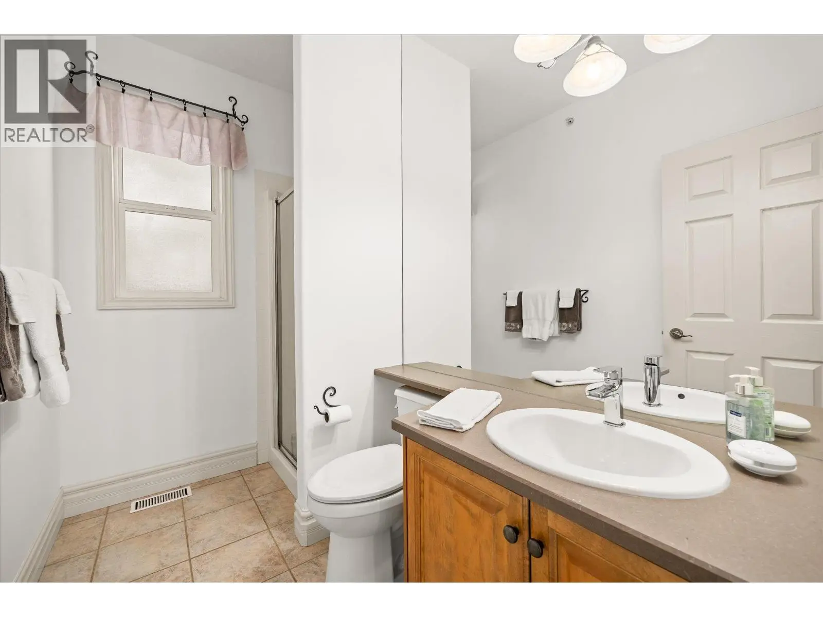 6157 Gillam Crescent. Peachland, British Columbia