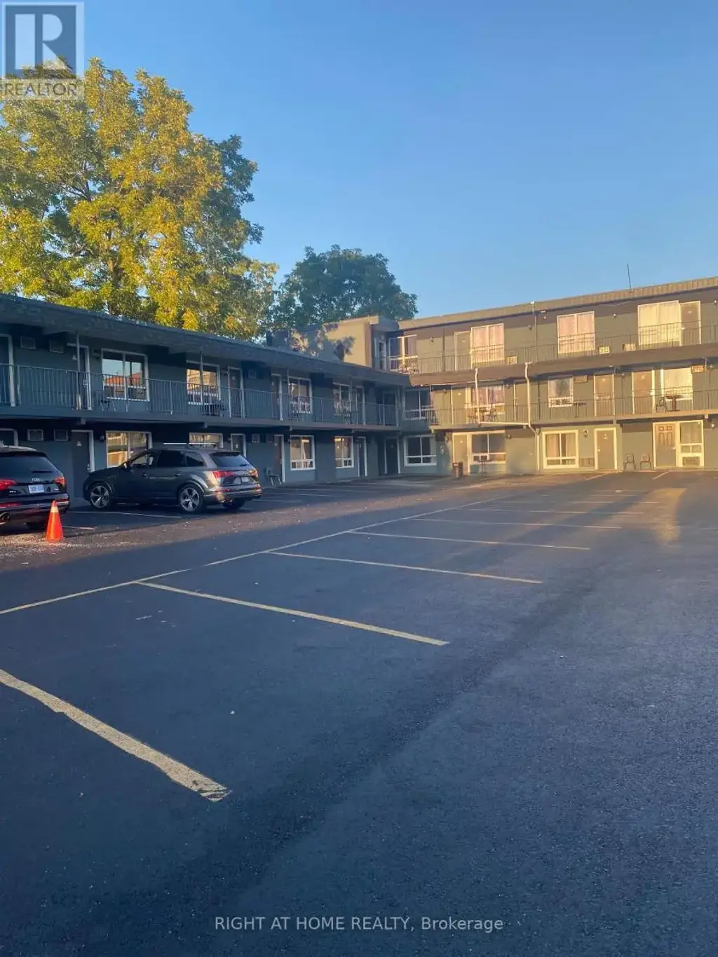 5958 Fallsview Boulevard, Niagara Falls (Clifton Hill)