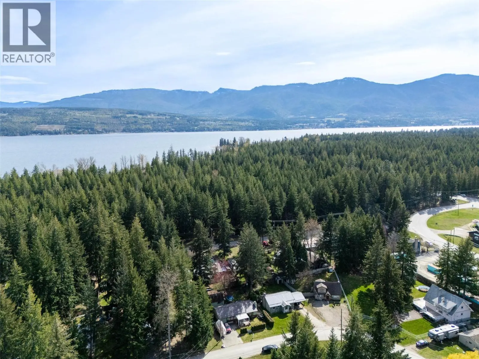 4188 South Ashe Crescent. Scotch Creek, British Columbia