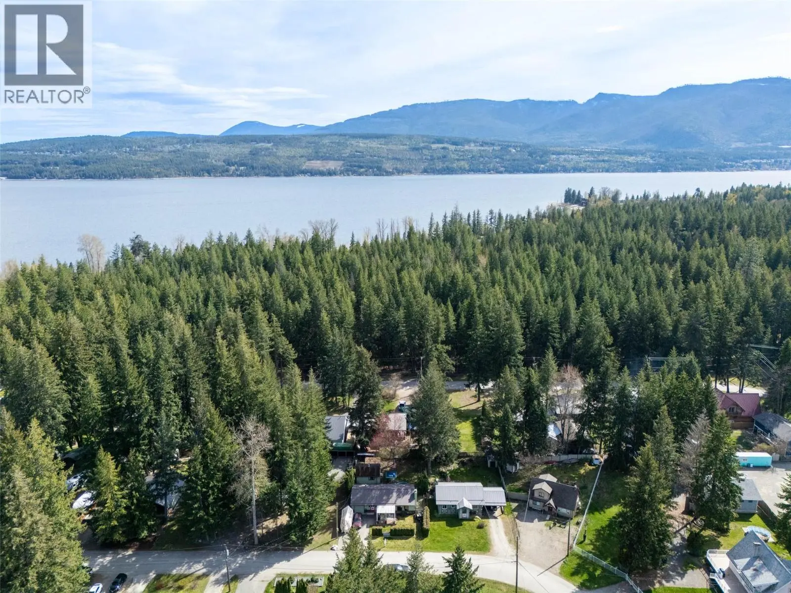 4188 South Ashe Crescent. Scotch Creek, British Columbia