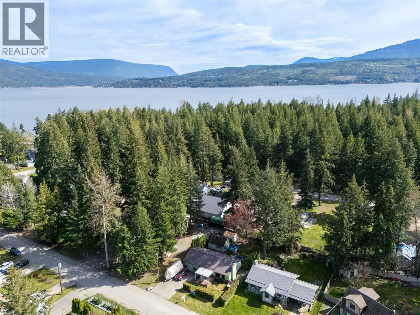 4188 South Ashe Crescent. Scotch Creek, British Columbia