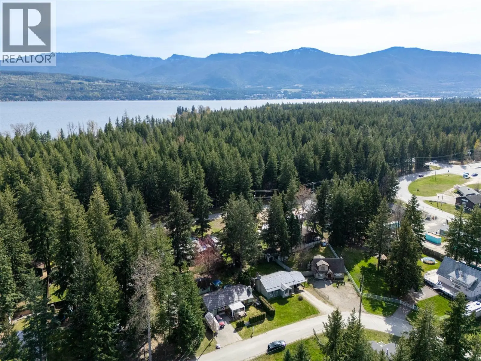 4188 South Ashe Crescent. Scotch Creek, British Columbia