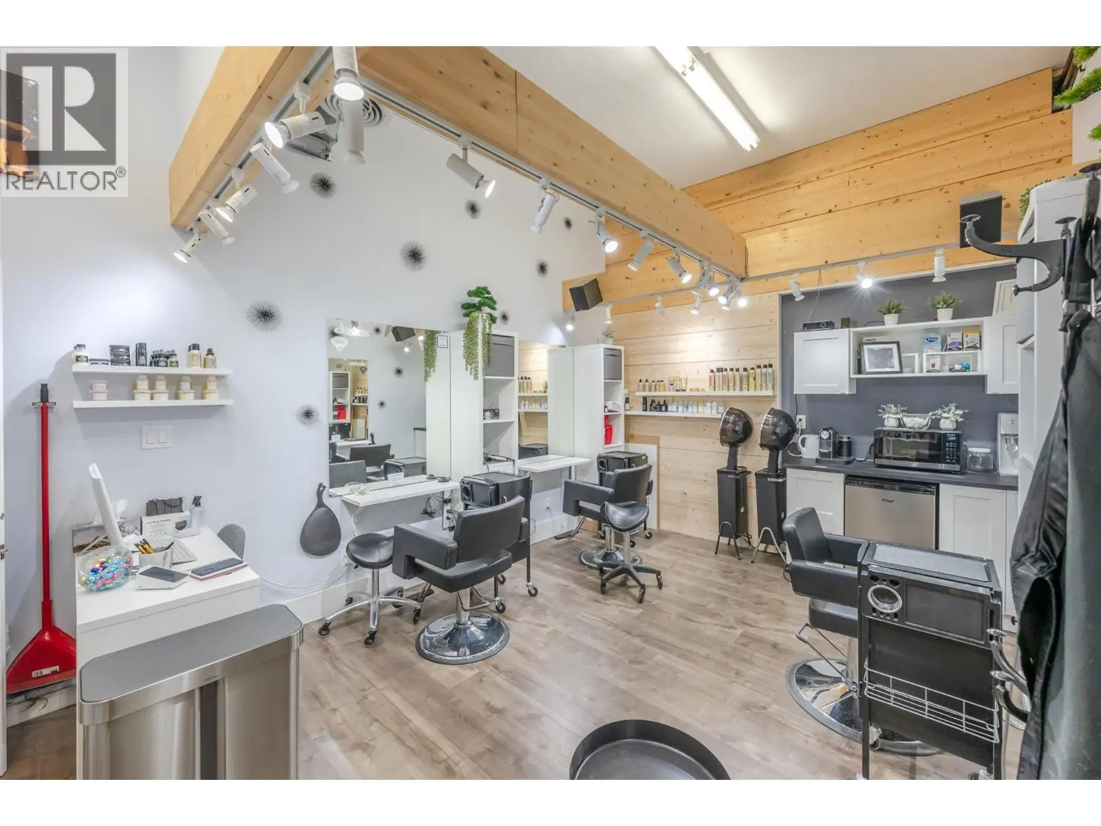 6222 Main Street. Oliver, British Columbia