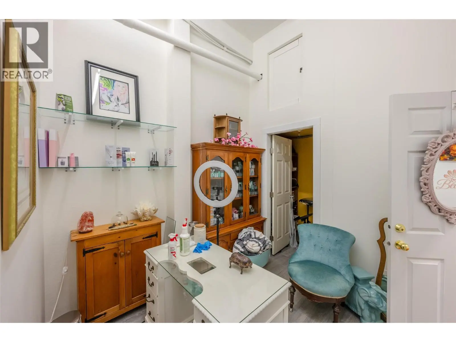 6222 Main Street. Oliver, British Columbia