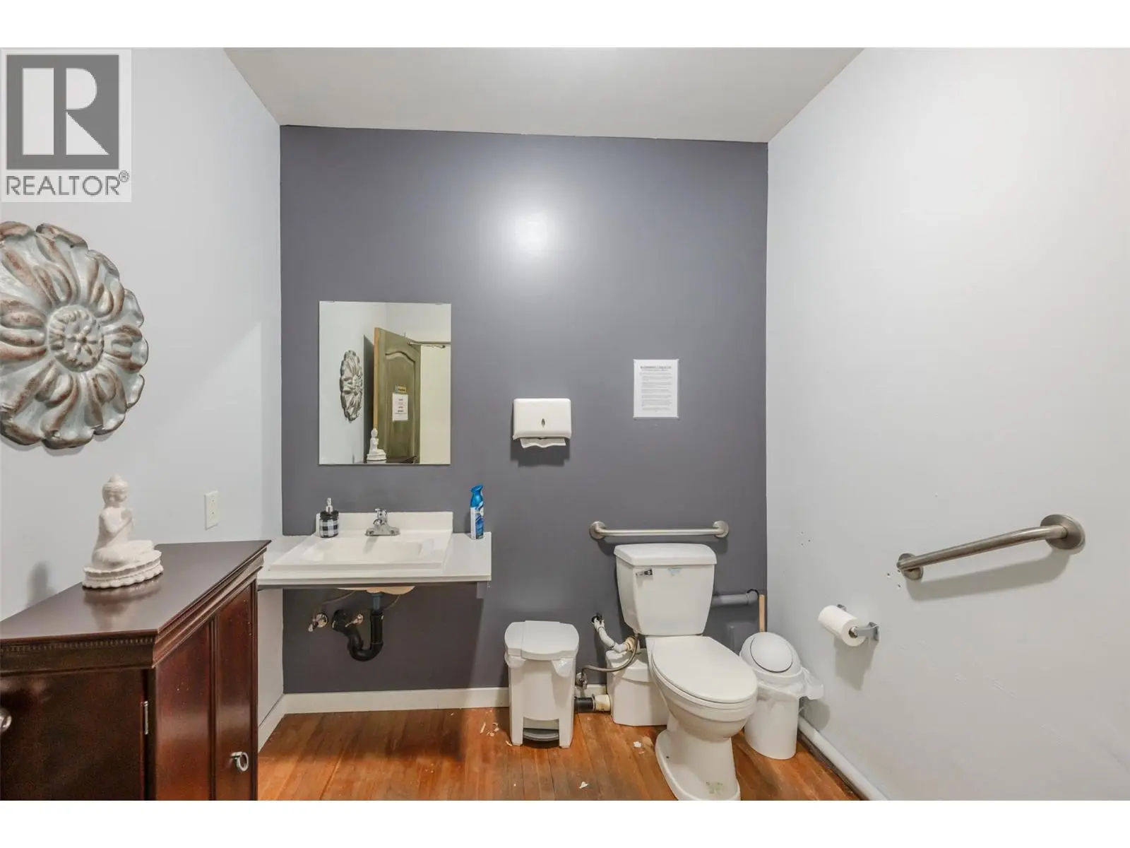 6222 Main Street. Oliver, British Columbia
