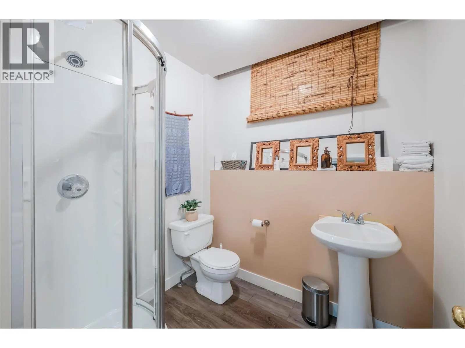 6222 Main Street. Oliver, British Columbia