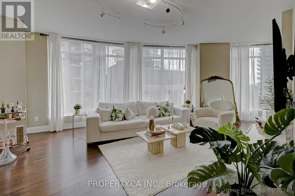 702 - 8 Scollard Street, Toronto (Annex)