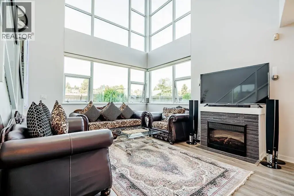 304 2225 Holdom Avenue, Burnaby