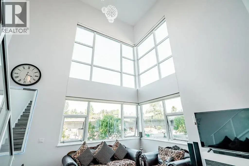 304 2225 Holdom Avenue, Burnaby