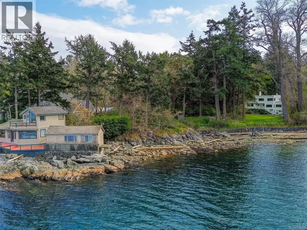 2620 Queenswood Dr, Saanich