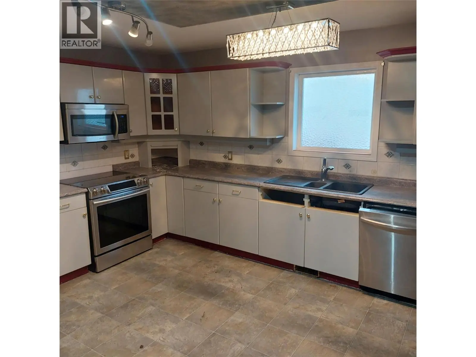 197 Ritchie Court. Kelowna, British Columbia