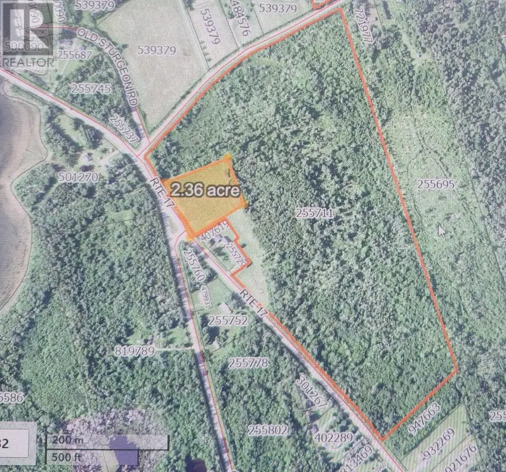 Lot Route 17, Sturgeon