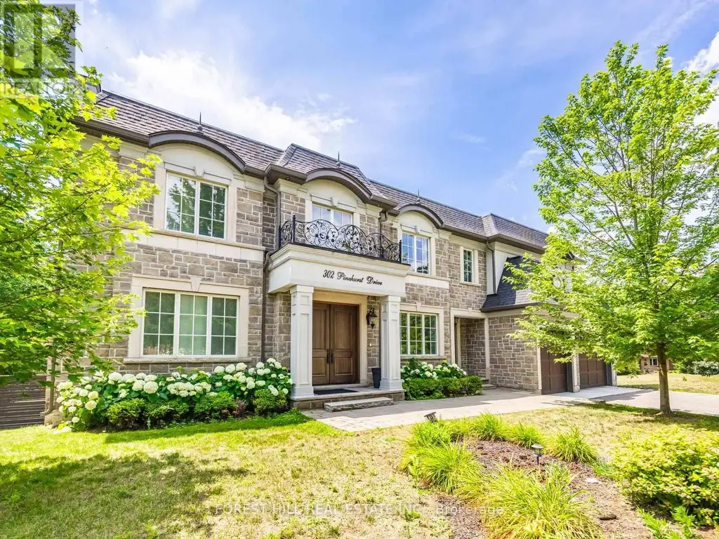 302 Pinehurst Drive W, Oakville (FD Ford)