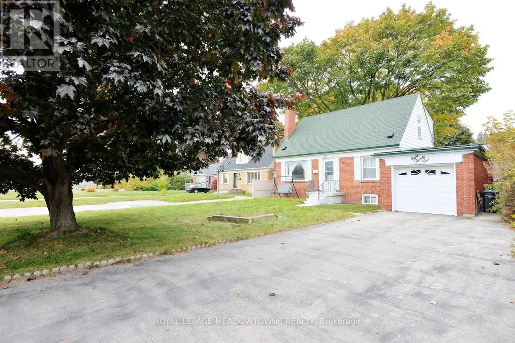 825 North Service Road, Mississauga (Lakeview)