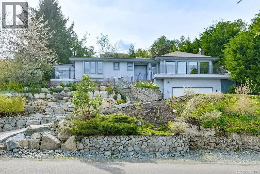8870 Forest Park Dr, North Saanich