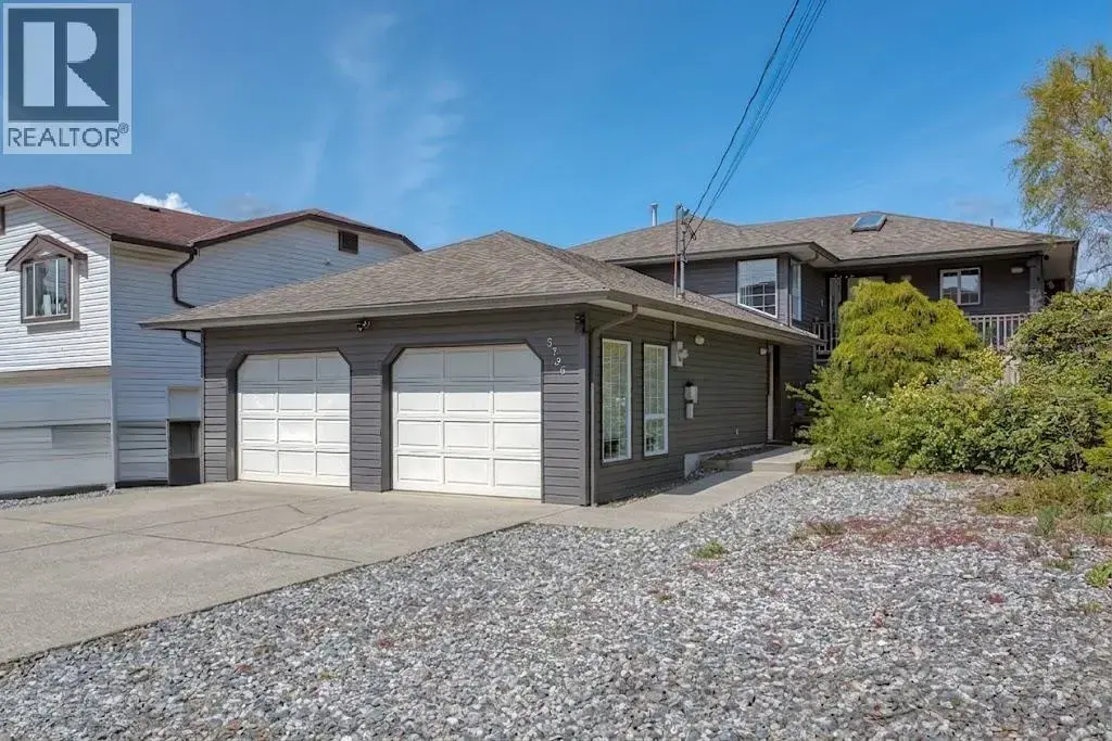 5796 Trail Avenue, Sechelt