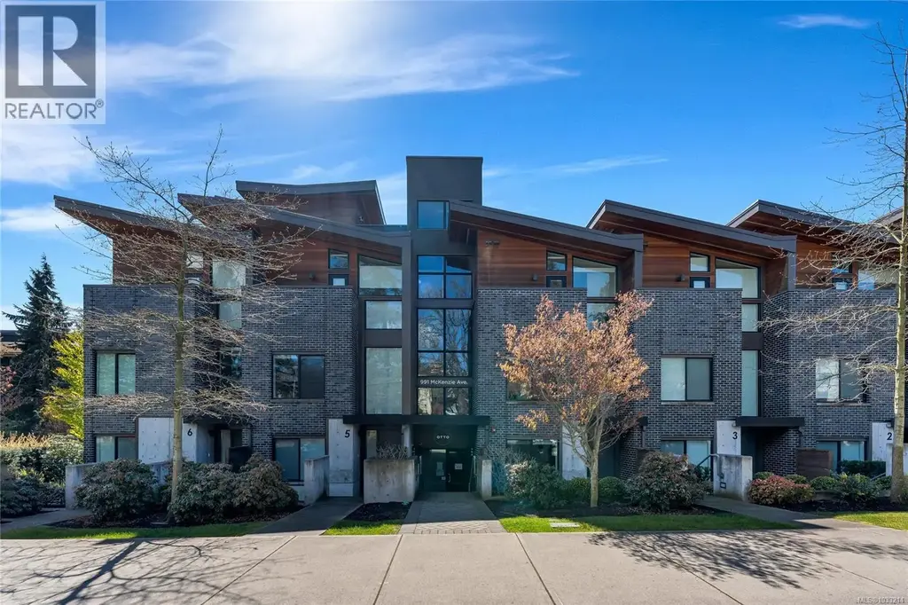 4 991 Mckenzie Ave, Saanich