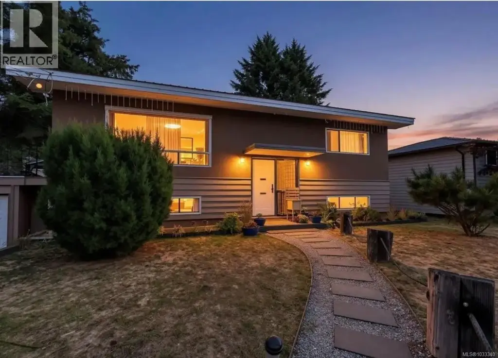 4732 Oakridge Dr, Courtenay