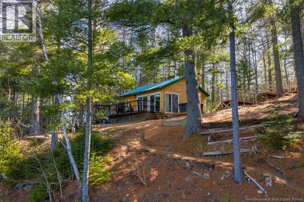 45 Gesner Lane, McKees Mills