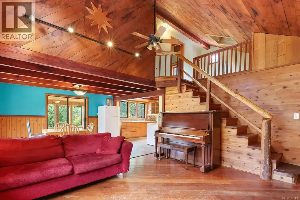 9210 Mcfarlane Rd, Denman Island