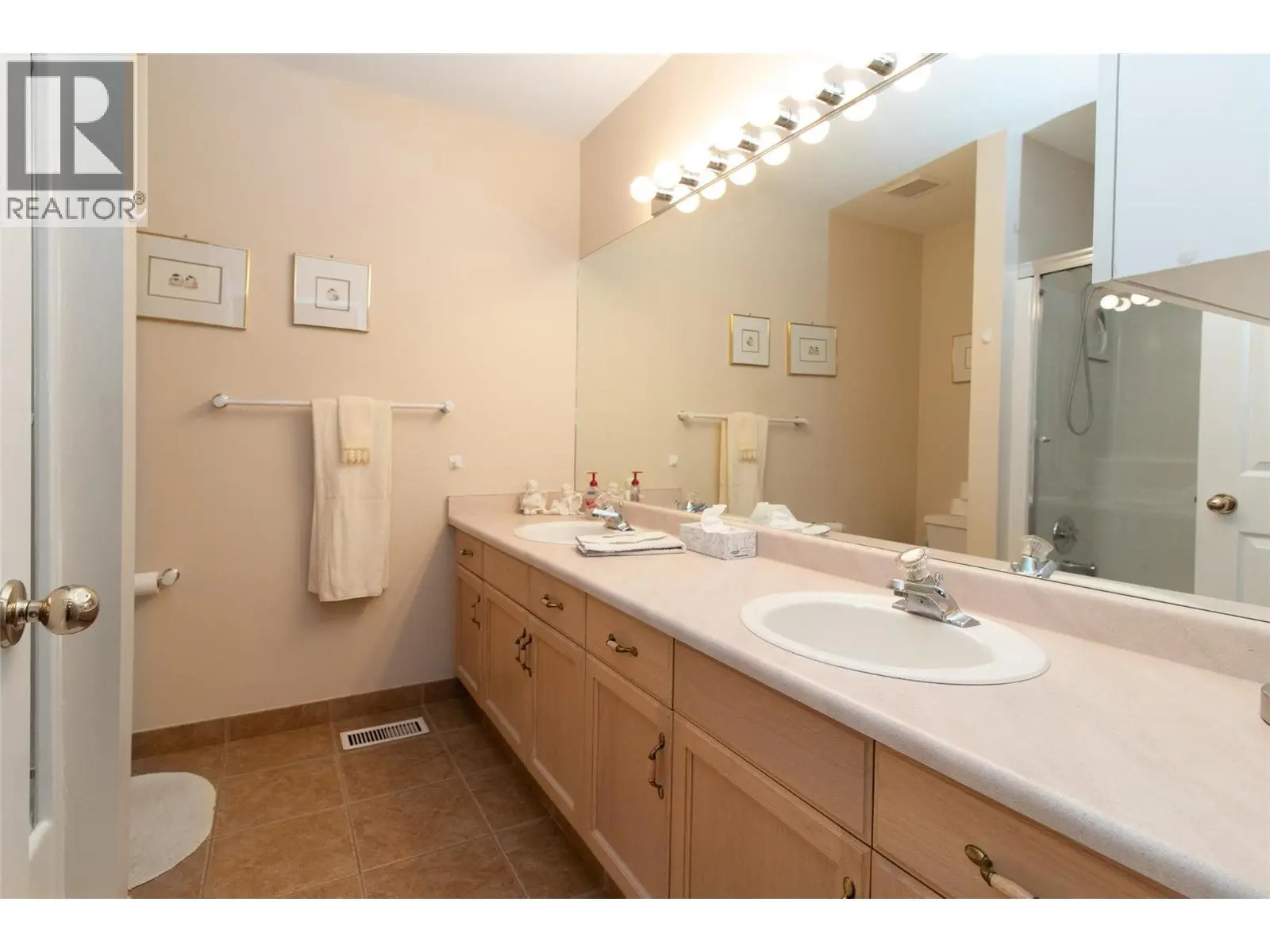 1874 Parkview Crescent Unit# 38. Kelowna, British Columbia