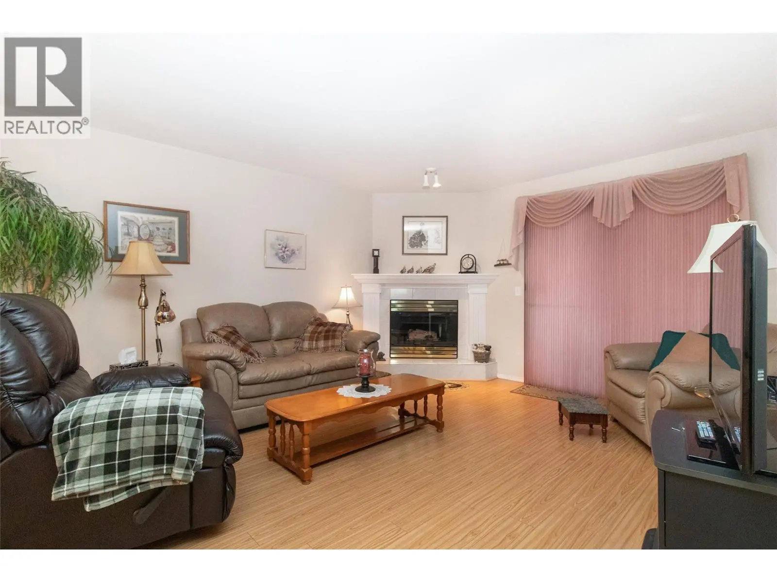 1874 Parkview Crescent Unit# 38. Kelowna, British Columbia
