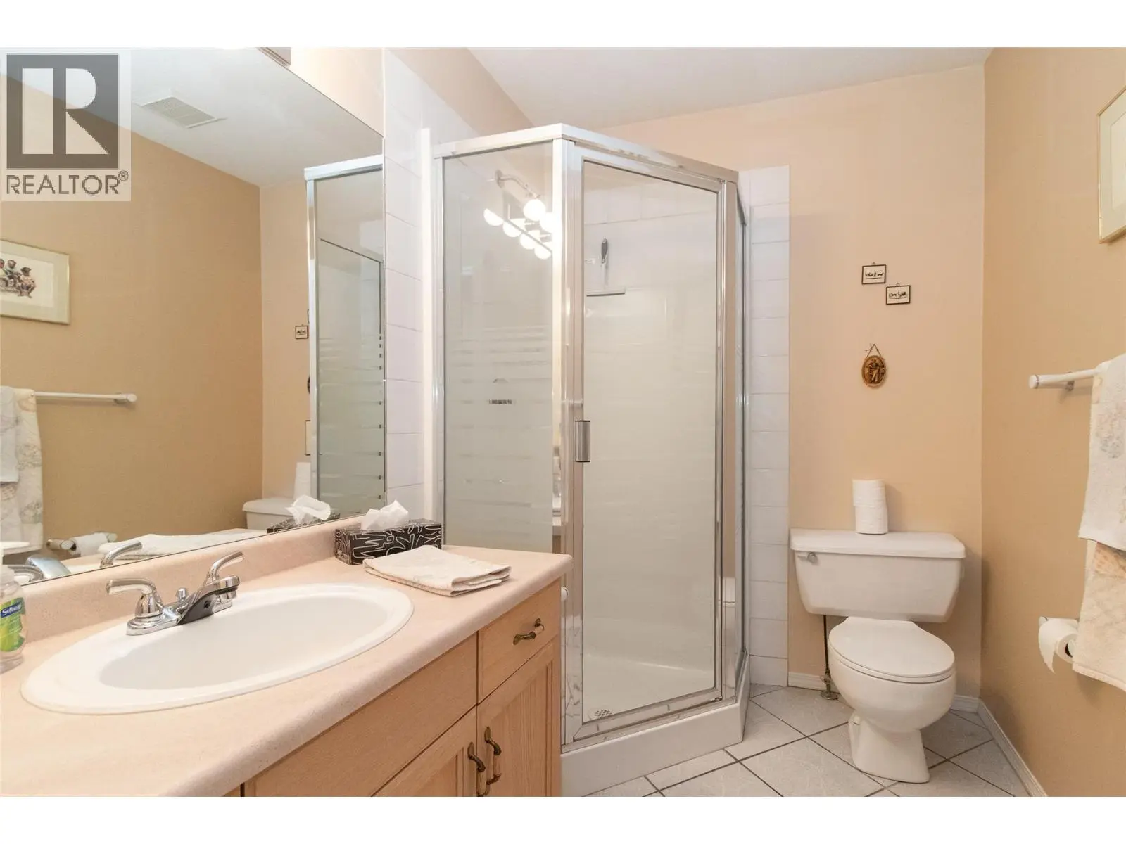 1874 Parkview Crescent Unit# 38. Kelowna, British Columbia
