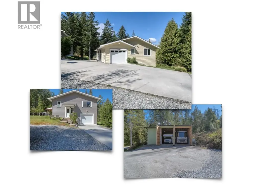 5797-5799 Sandy Hook Road, Sechelt