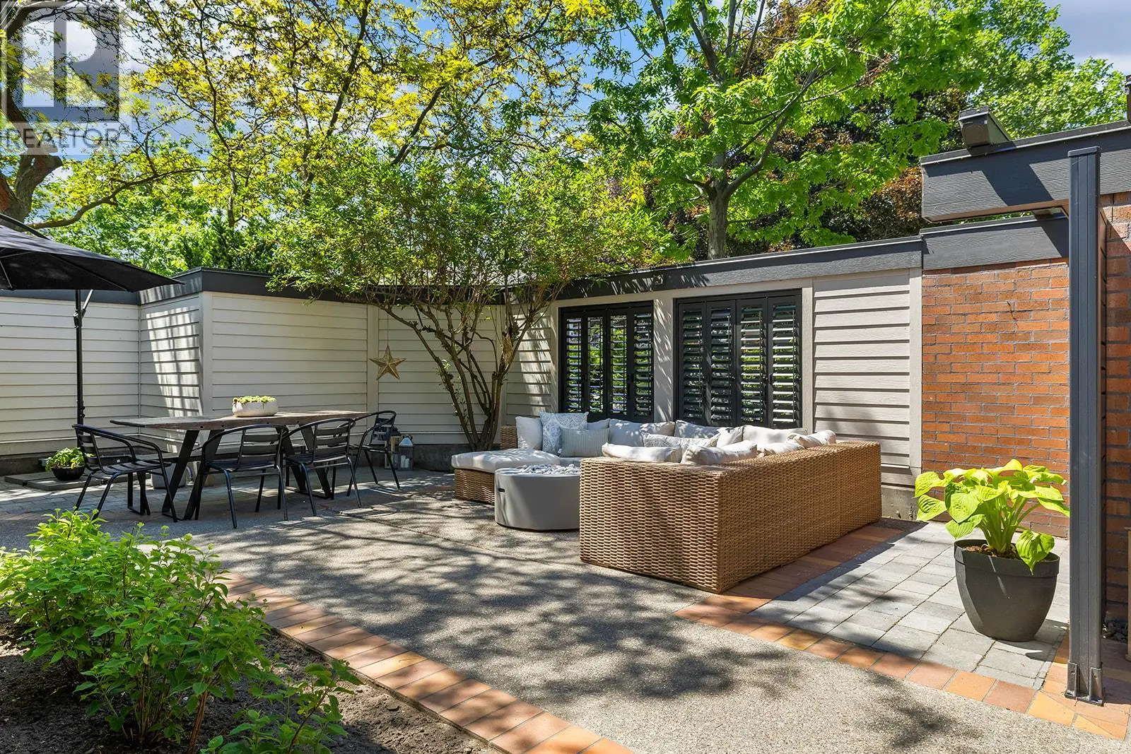 2831 Abbott Street. Kelowna, British Columbia