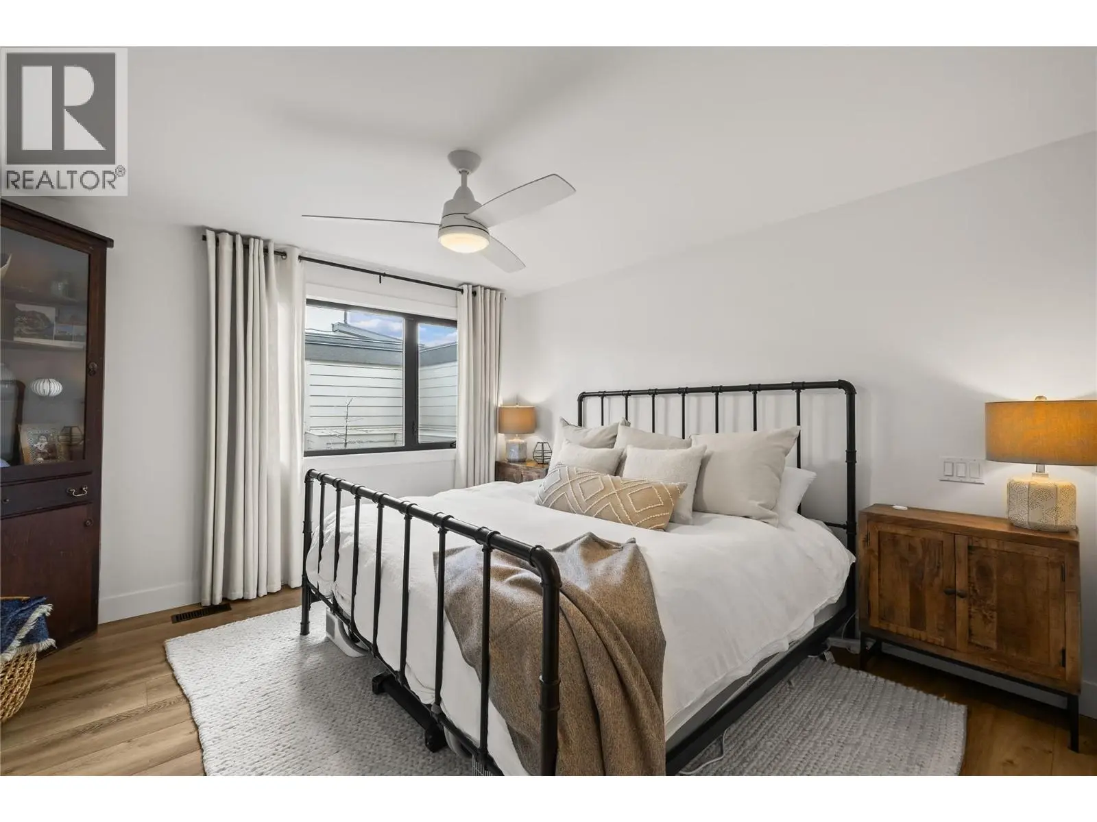 2831 Abbott Street. Kelowna, British Columbia
