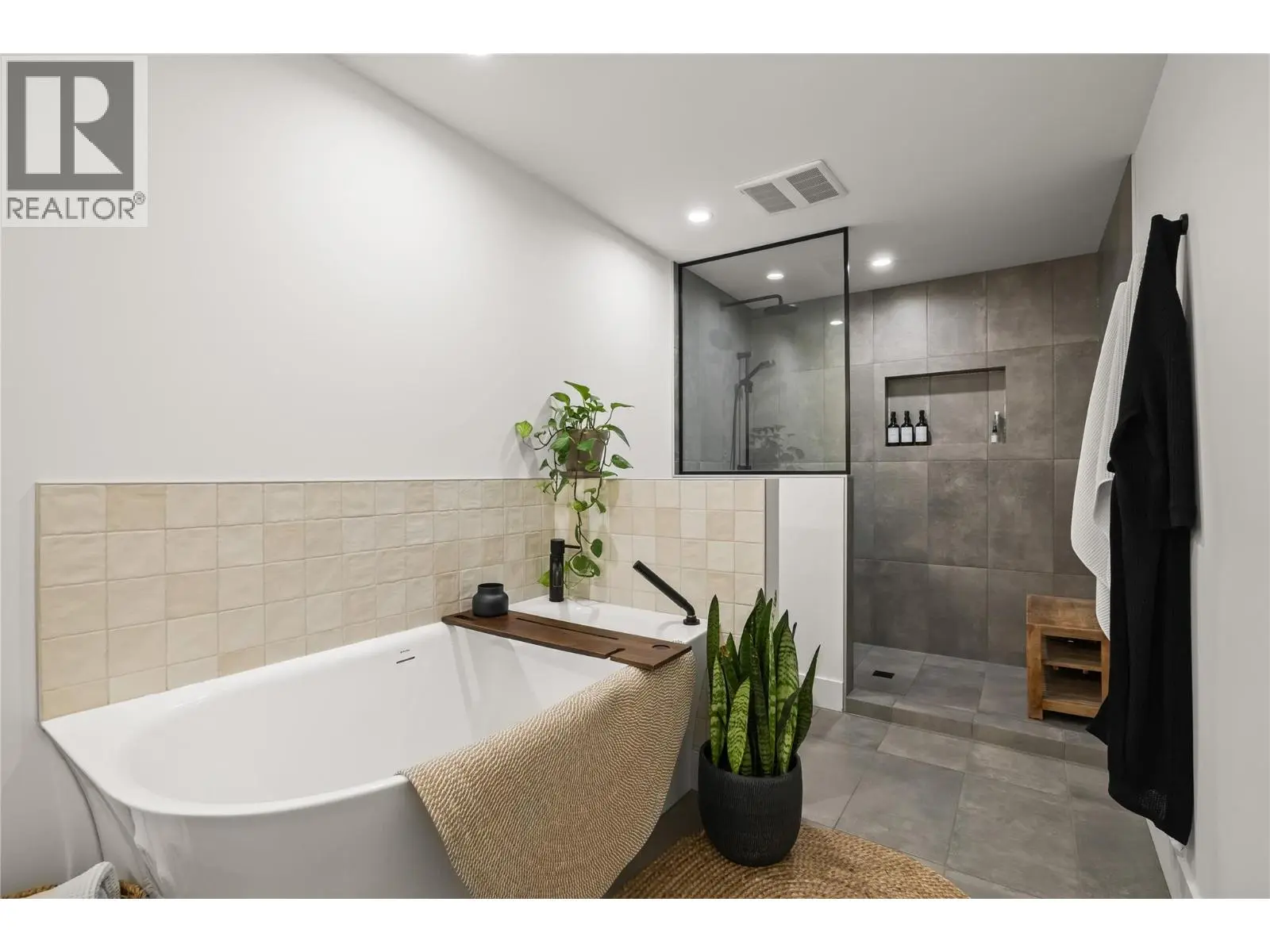 2831 Abbott Street. Kelowna, British Columbia