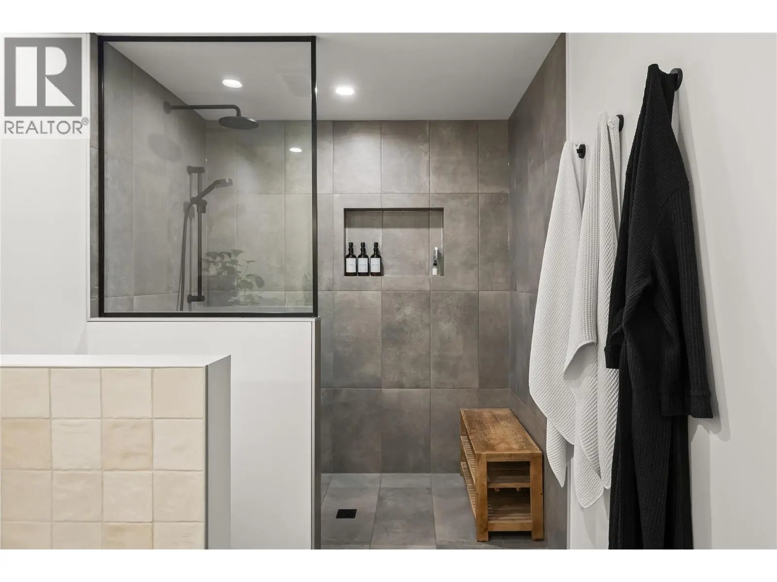 2831 Abbott Street. Kelowna, British Columbia