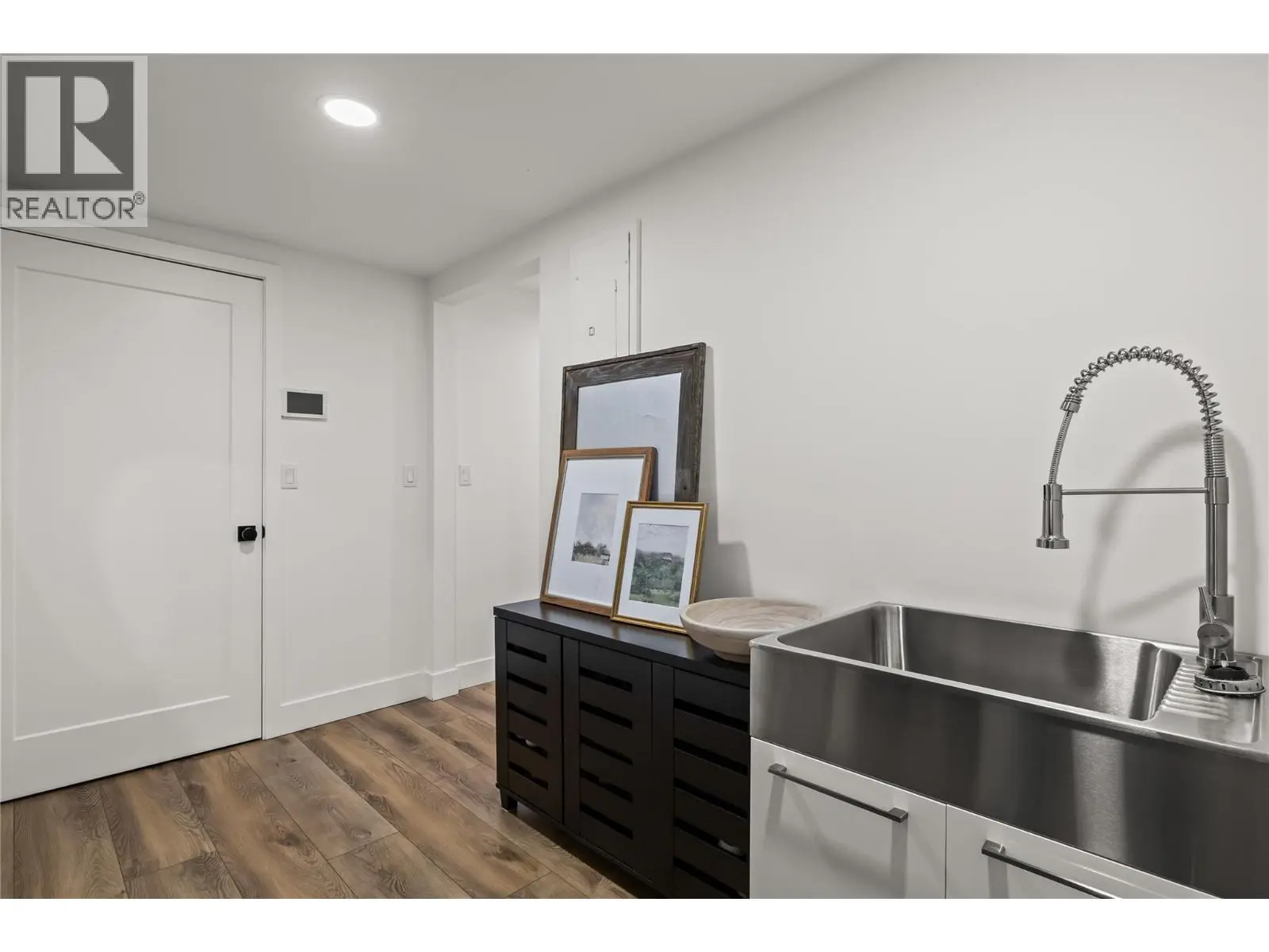 2831 Abbott Street. Kelowna, British Columbia