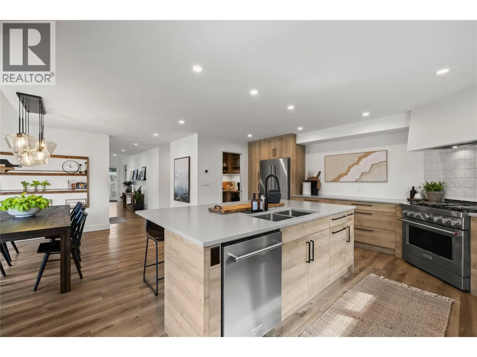 2831 Abbott Street. Kelowna, British Columbia