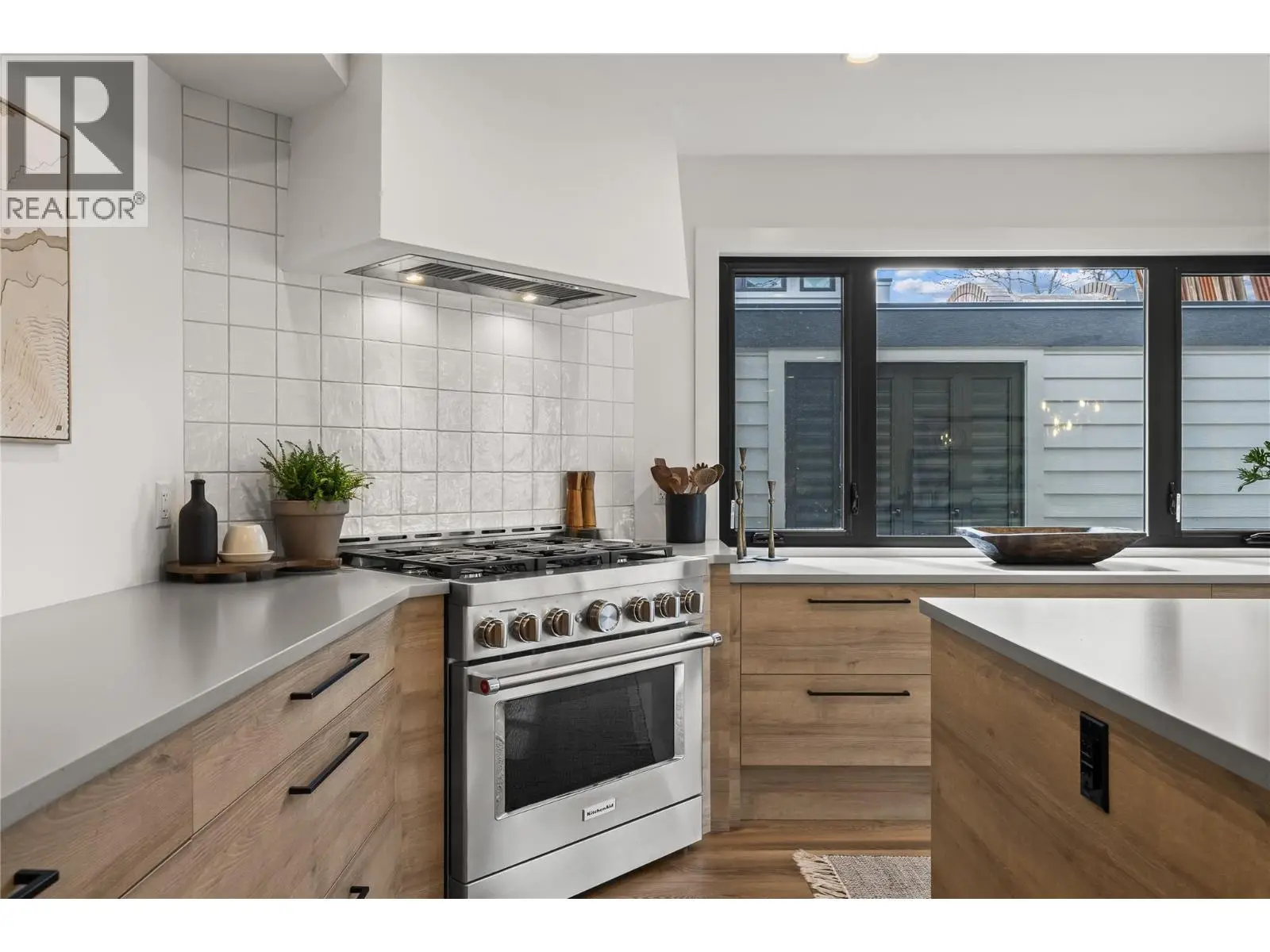 2831 Abbott Street. Kelowna, British Columbia
