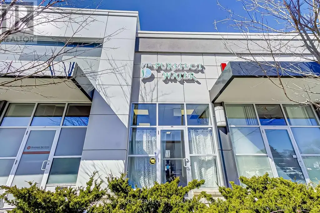 C104 - 10 Mallard Road, Toronto (Banbury-Don Mills)