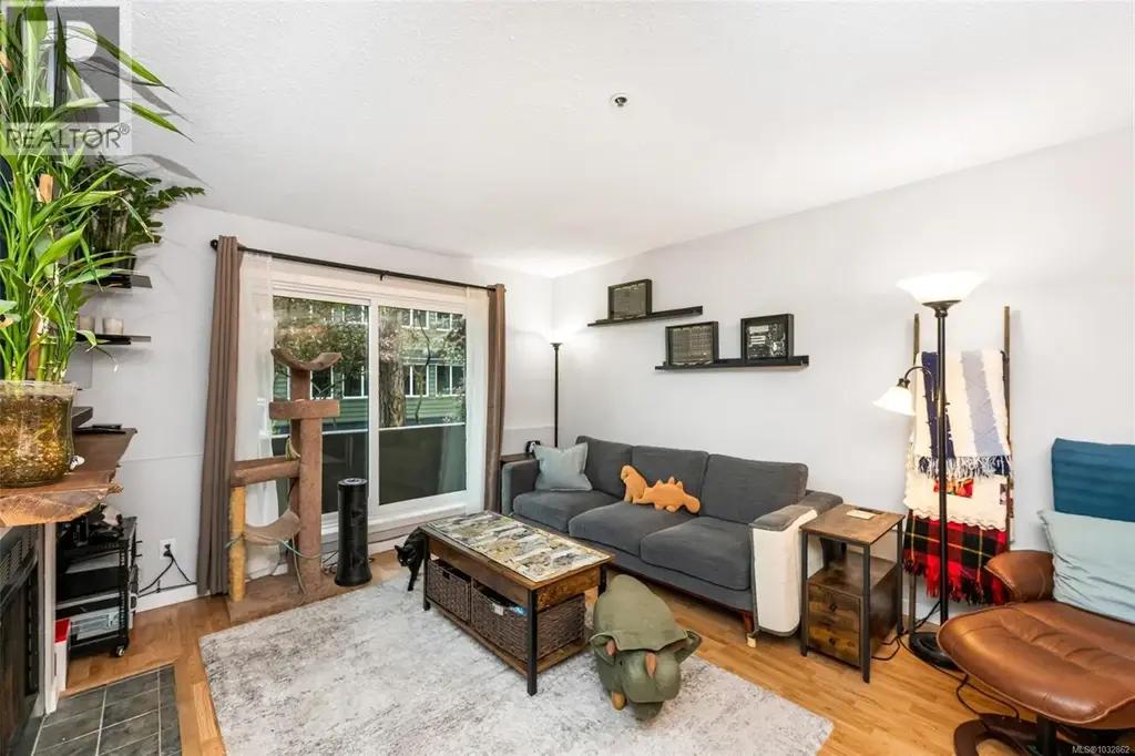 8 949 Cloverdale Ave, Saanich