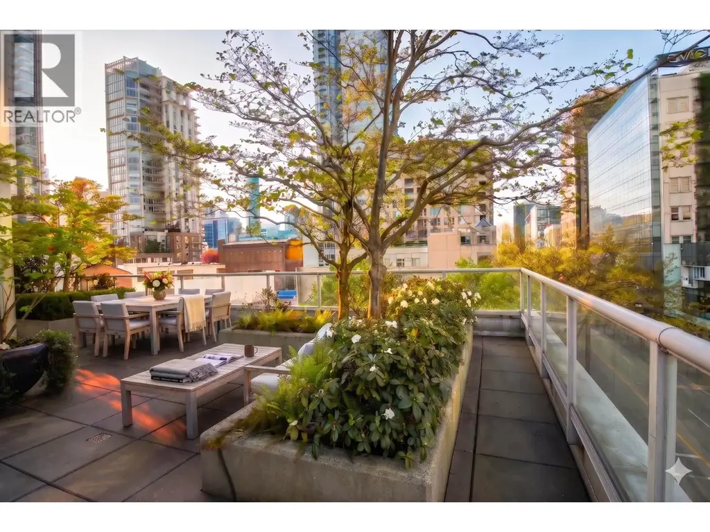 402 480 Robson Street, Vancouver
