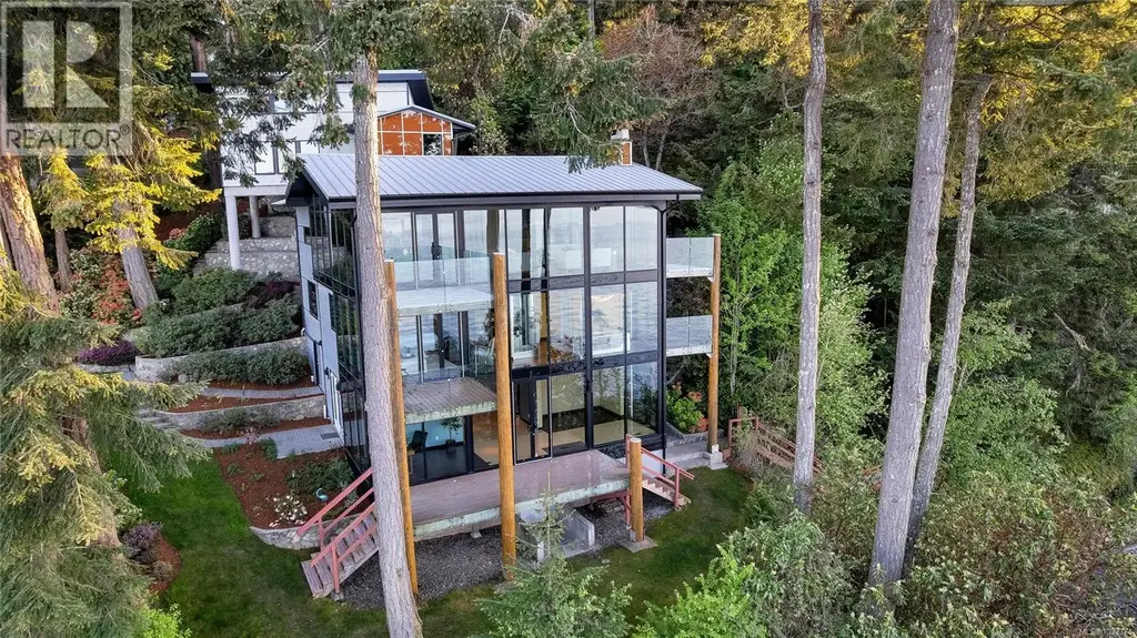 1676 Lands End Rd, North Saanich