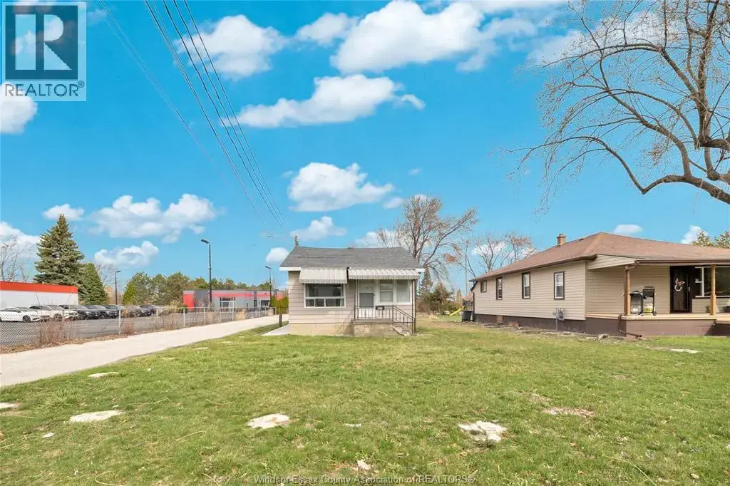 9572 Tecumseh Road, Windsor