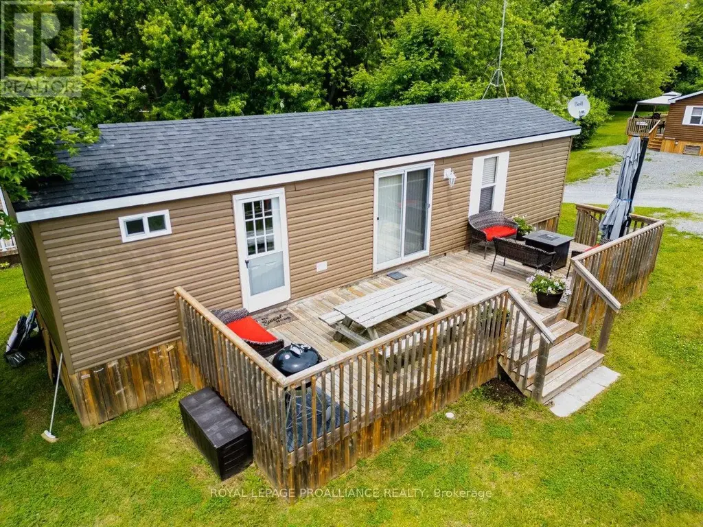 486 Cty Rd 18-12 Park Meadow Lane, Prince Edward County (Athol Ward)