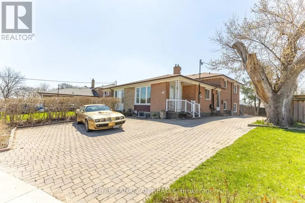16 Gambello Crescent, Toronto (York University Heights)