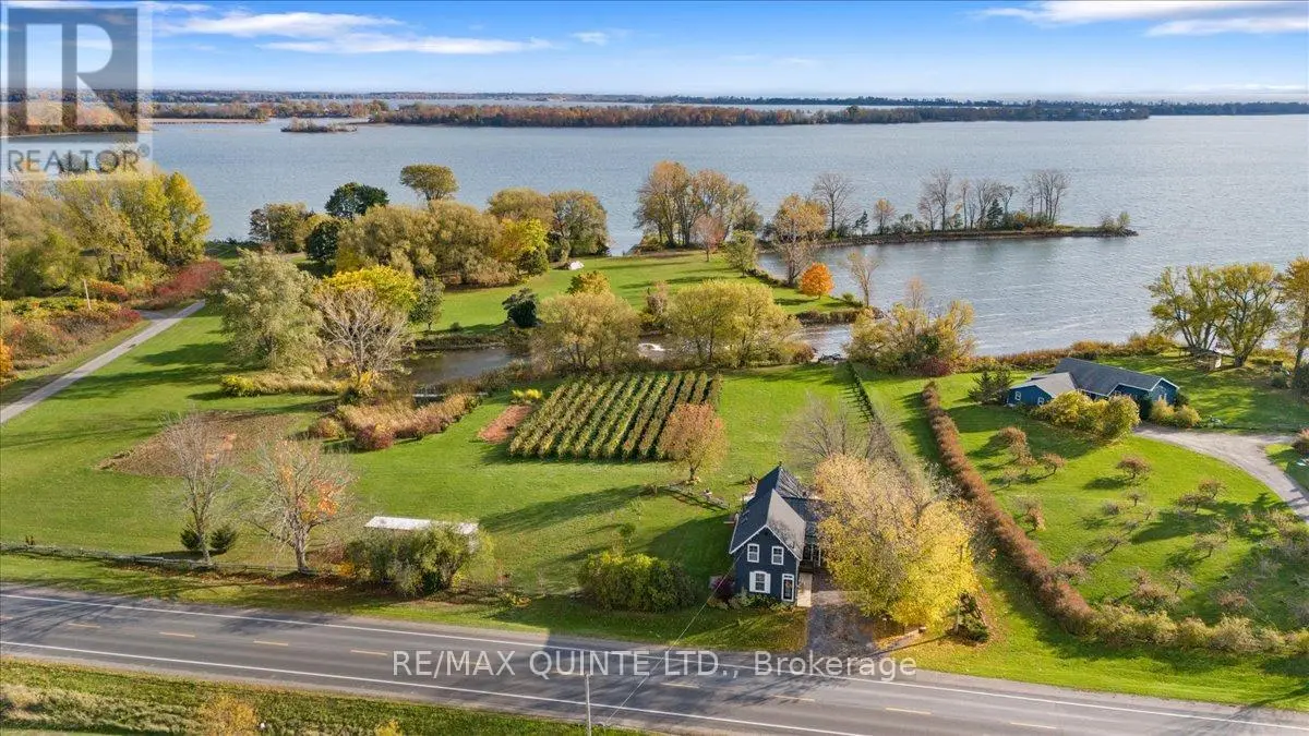 15775 Loyalist Parkway, Prince Edward County (Hallowell Ward)