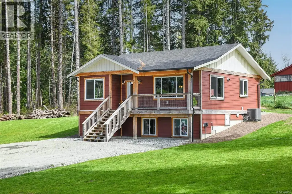 7594 Island Hwy N, Merville
