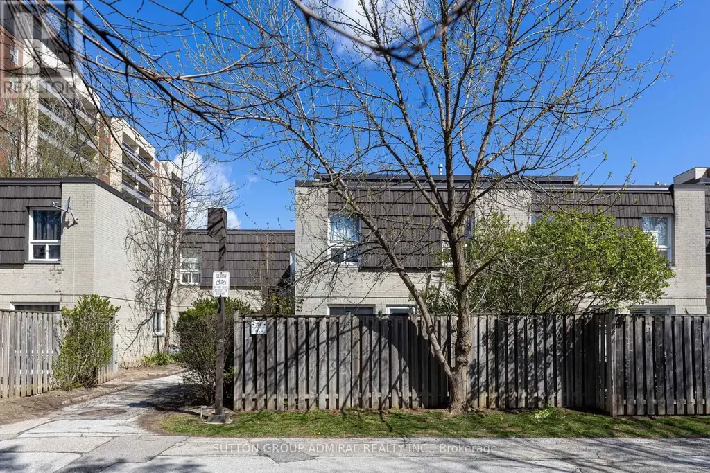 11 - 21 Four Winds Drive, Toronto (York University Heights)